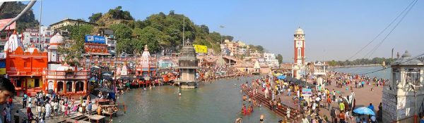 Har ki pauri panoramic view with pilgrims